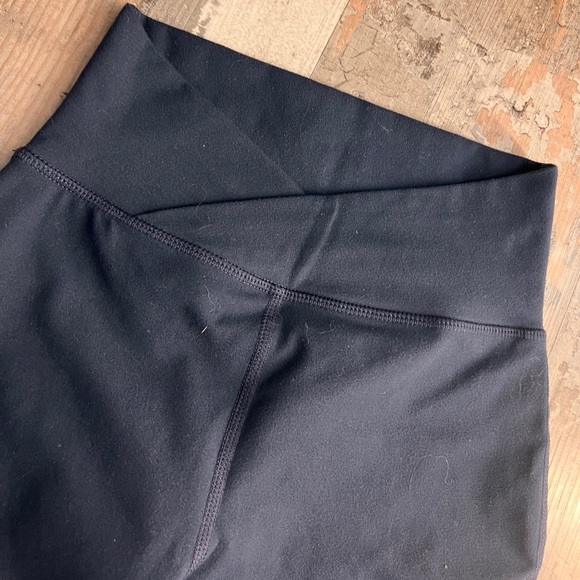 Alphalete Sports Bra and Leggings - Picture 5 of 9